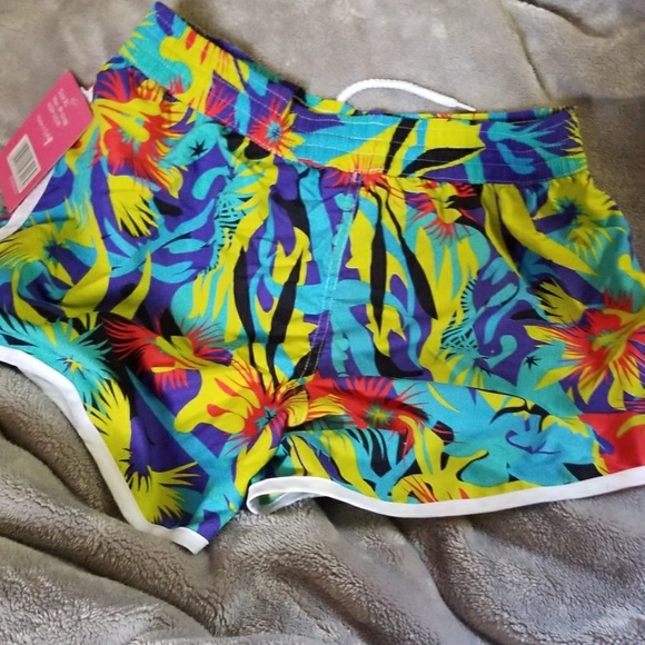 Shorts - Picture 3 of 3